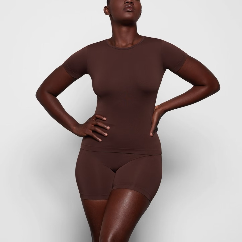 SKIMS Small Soft Soothing Seamless T-Shirt | Cocoa